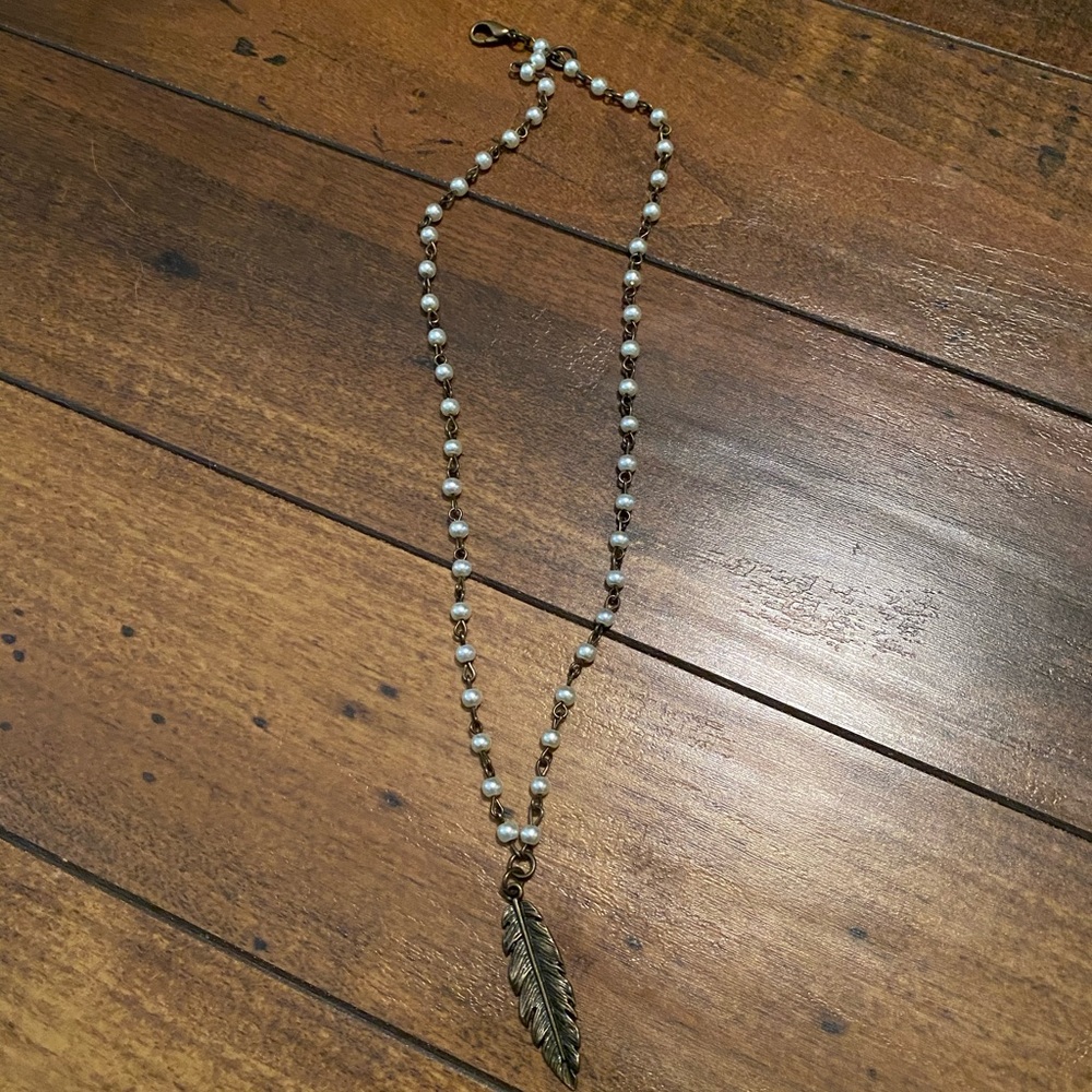 Pearl feather necklace